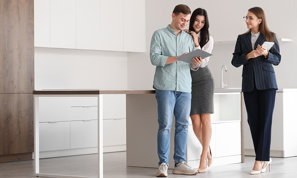 Ekspert nieruchmości doradza parze w wyborze mieszkania